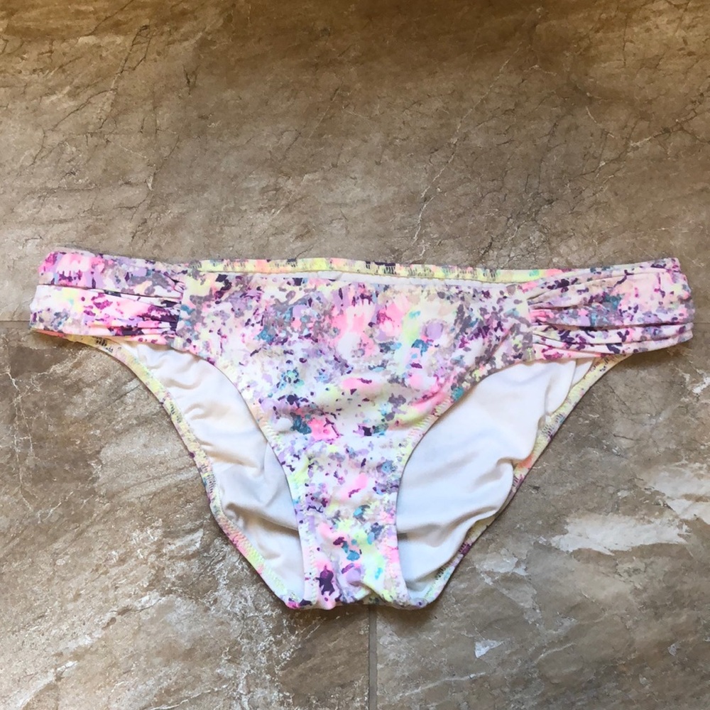 Victoria’s Secret Bikini Bottoms (Size S)